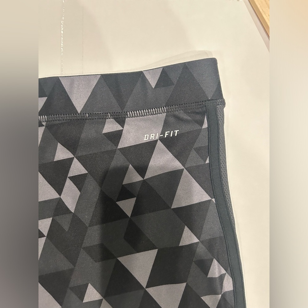 Nike Stretch Tight Shorts Womens Large Dri-Fit Black Grey Geometric Triangle - Picture 6 of 8
